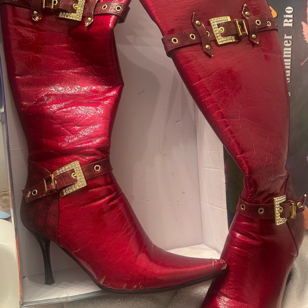 Italina Shiny Red Heeled Boots